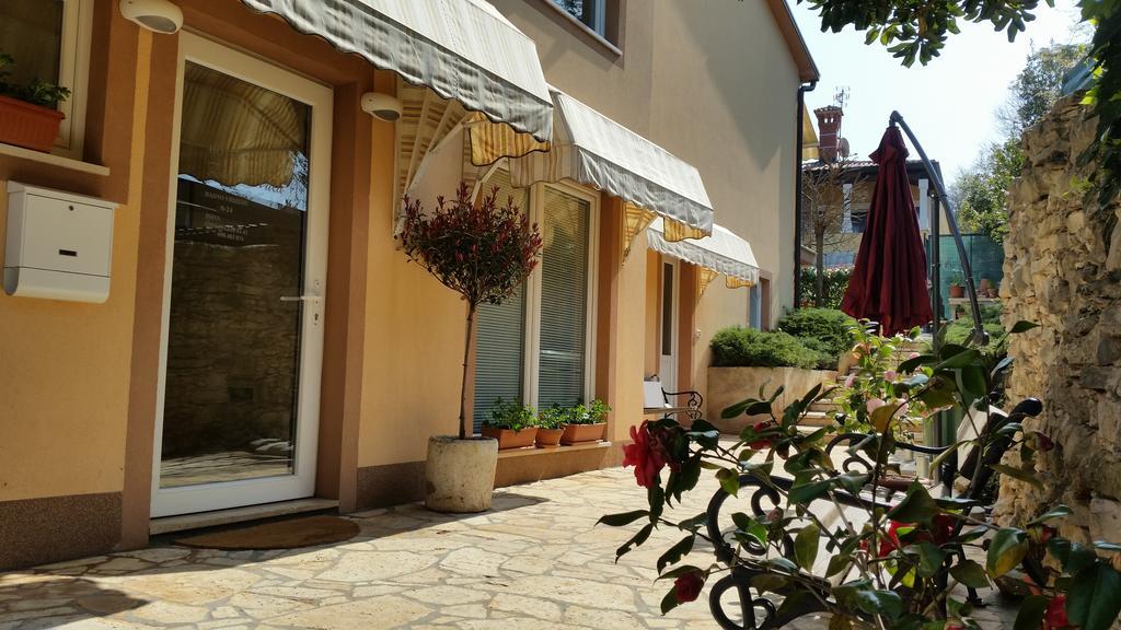 Hotel Zlatna Vala Umag Exterior photo