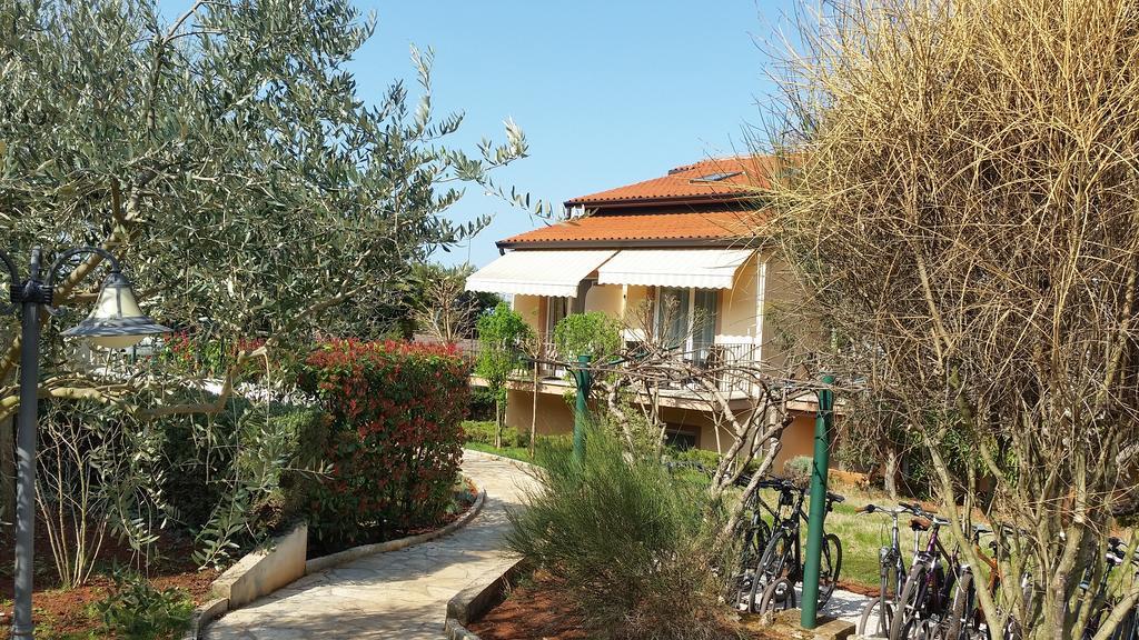 Hotel Zlatna Vala Umag Exterior photo